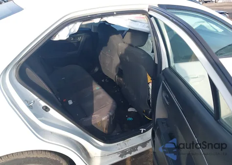 2018 Toyota Corolla Le z USA, uszkodzony, nr VIN 5YFBURHE5JP856113